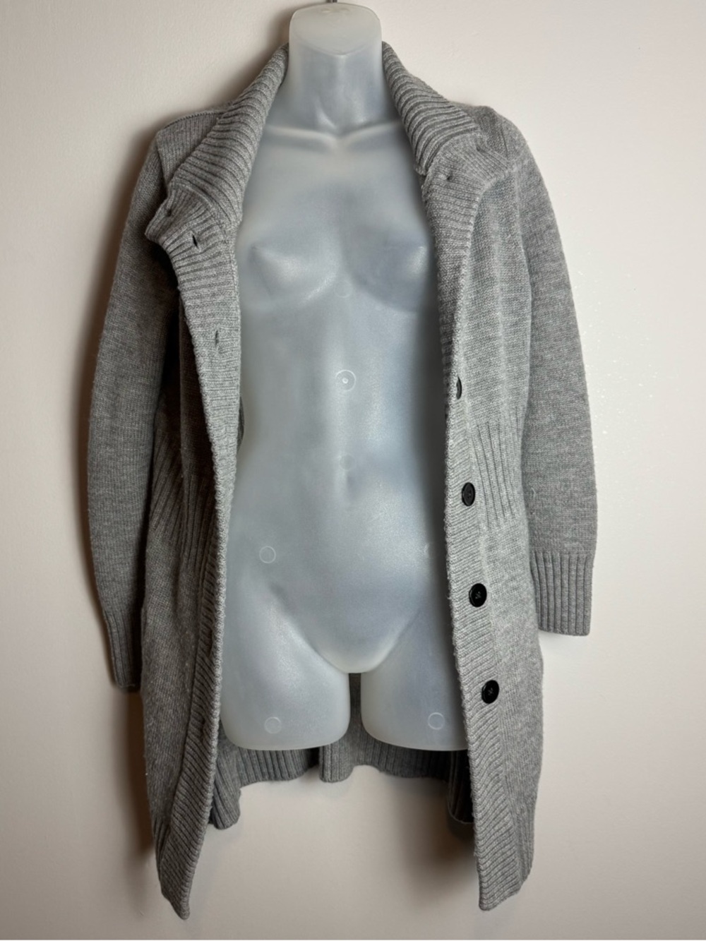 Banana Republic 100% Merino Wool Long Line Button Up Sweater Cardigan Size M - Picture 2 of 10